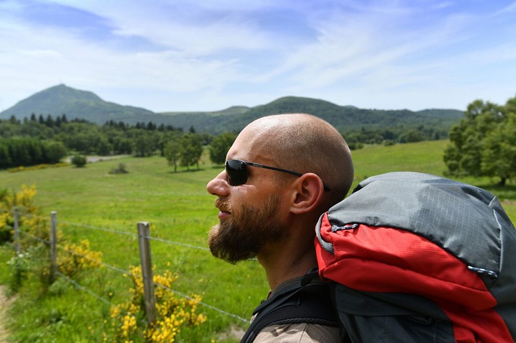 Randonnée dans la Chaîne des Puys, à Ternant