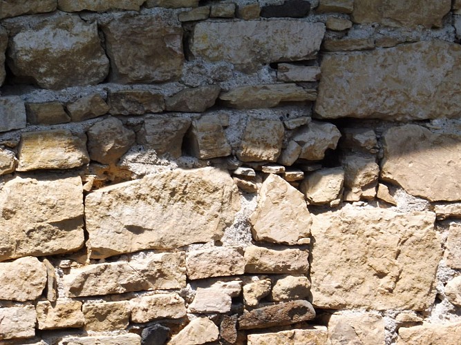 mur en pierres séches