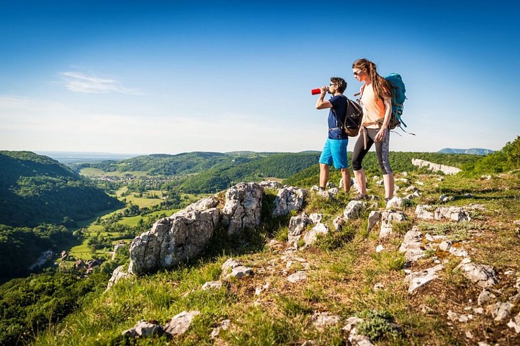Randonneurs au Belvédère de la Chatelaine