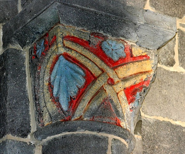 Chapiteau de l'église de Tauves