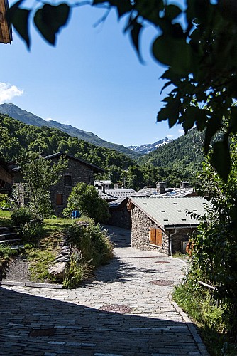 Valmeinier walk through the hamlets