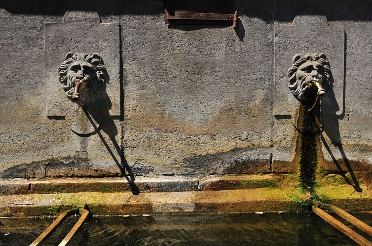 Saint-Babel de fontaines en lavoirs