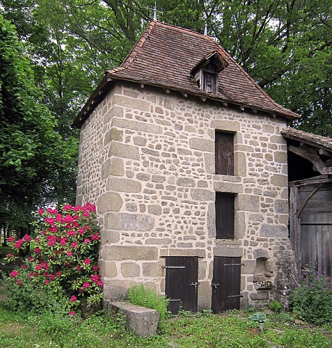Maison Berry inscrite aux Monuments historiques sur le circuit de Silord à Razés_2