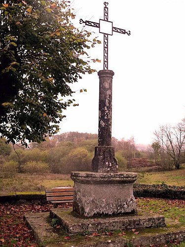 Croix de l'église sur le circuit de Silord à Razés_3
