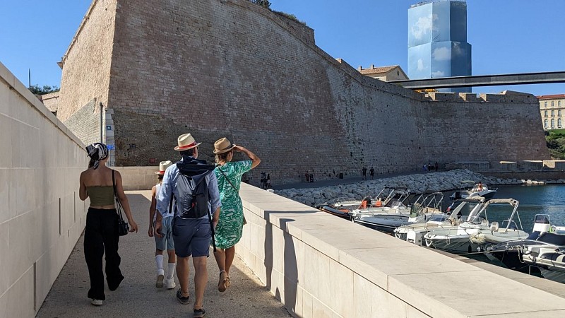 famille en balade Mucem
