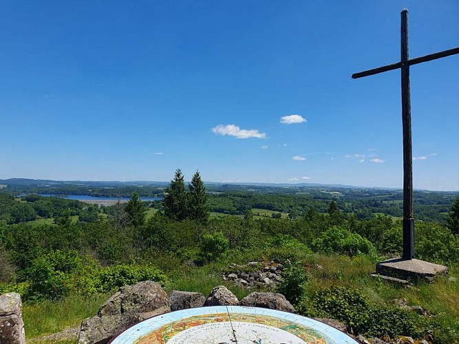 Le pic du Castel et sa vue à 360°