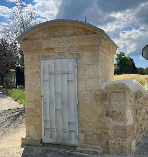 photos bwt 310x330 - 5