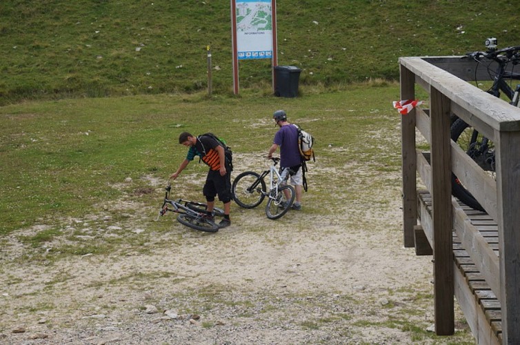 N°77 - La couzanaise - Circuit Enduro - Espace VTT-FFC Massif des Bois Noirs