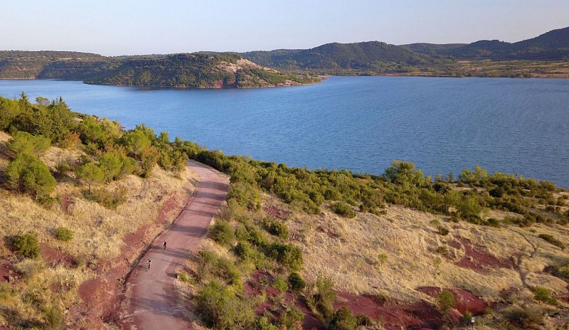 TRAIL DU TOUR DU LAC DU SALAGOU - GR® DE PAYS ENTRE 2 LACS AVÈNE – SALAGOU