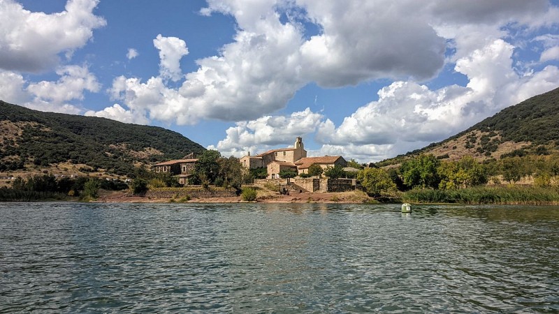 TRAIL DU TOUR DU LAC DU SALAGOU - GR® DE PAYS ENTRE 2 LACS AVÈNE – SALAGOU