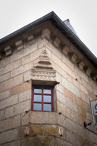 Centre historique-Bazouges-stenphoto.fr