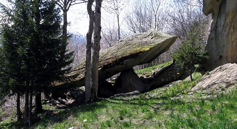 Le Dolmen et le Bois Dessus