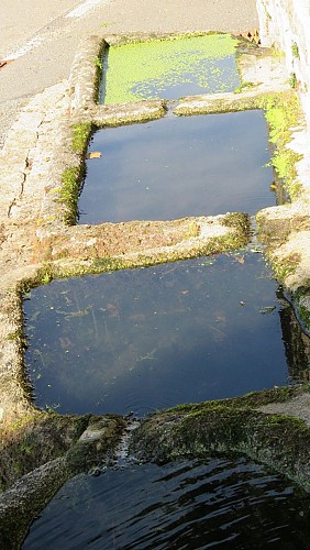Fontaine, bourg de Poussanges_21