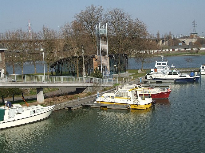 Visé : Walk along the Meuse River