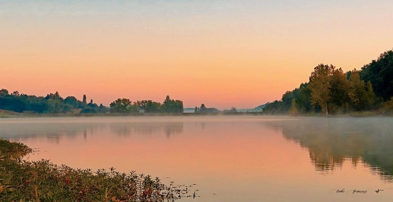 Coucher de soleil sur le lac du Bousquetara