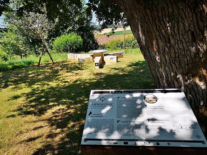 Installation et géocaching Les Clés des Champs et Un Grand Vert d'Armagnac