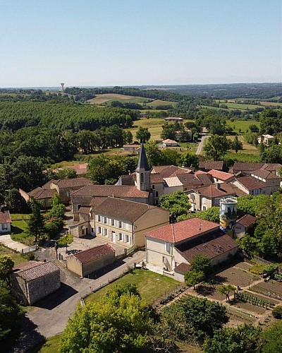 Vue aérienne du village de Lagraulet