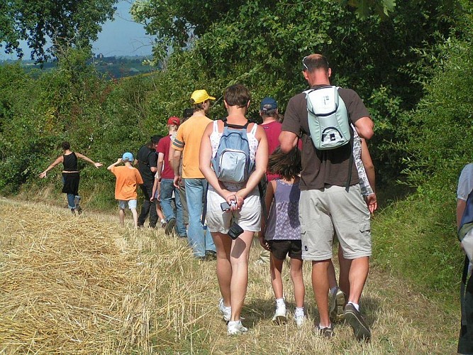 Sentier de randonnée à Lagardère