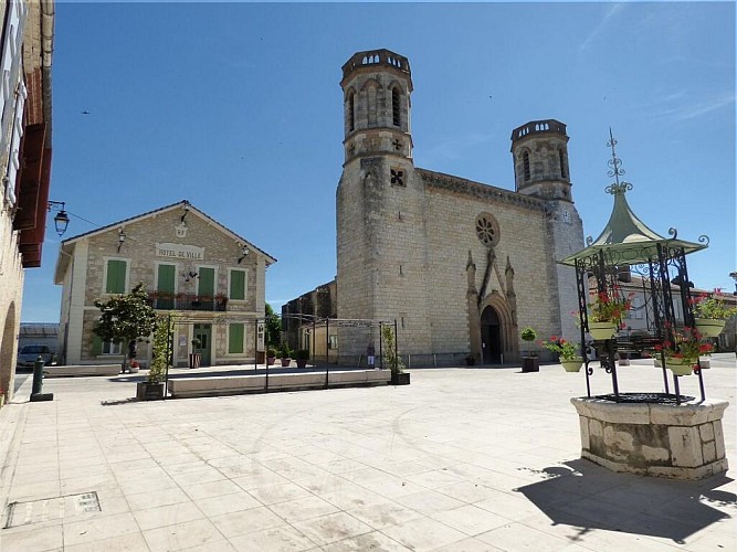 Place de la bastide de Valence/Baïse