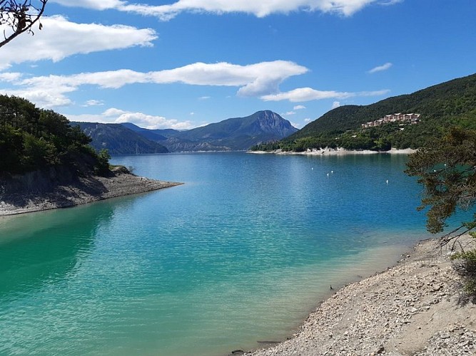 Les eaux turquoises de la baie