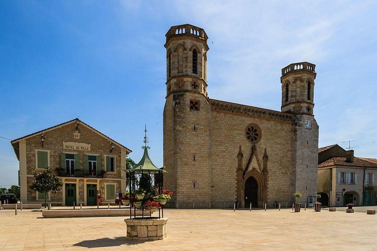 Place de la bastide de Valence/Baïse