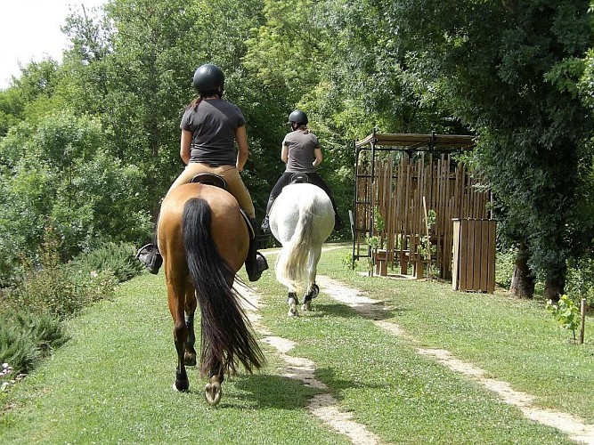 A cheval sur le sentier de la Baïse