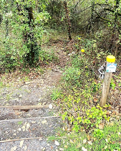 MONTIGNAC-Promenade de Lascaux-Chemin-Poteau