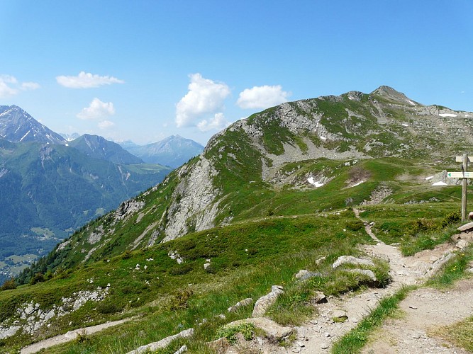 Tour du Mont Blanc. Refuge Bellachat Village des Houches (1014 m