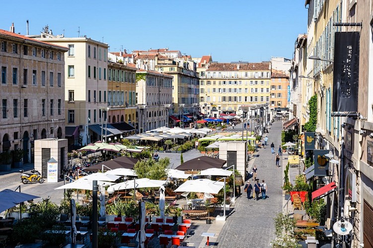 Paseo desde el Puerto Viejo hasta el estadio náutico Florence Arthaud