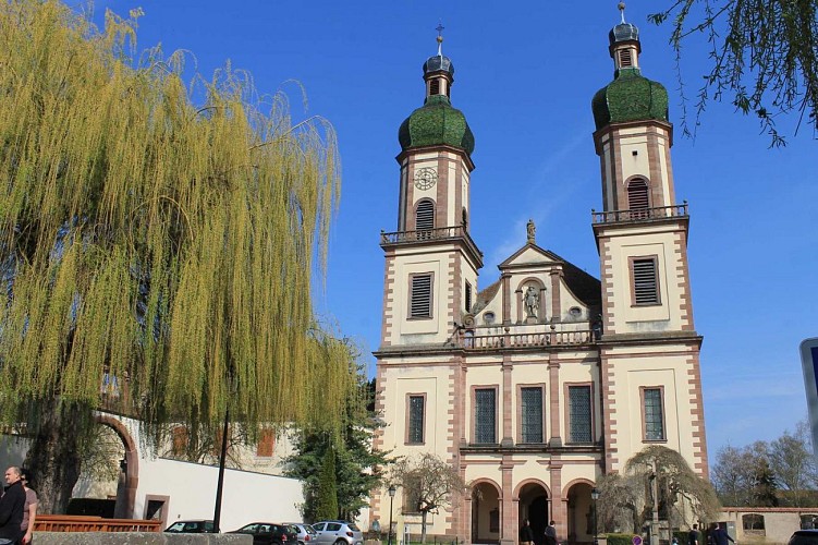 Façade de l'abbatiale Saint-Maurice