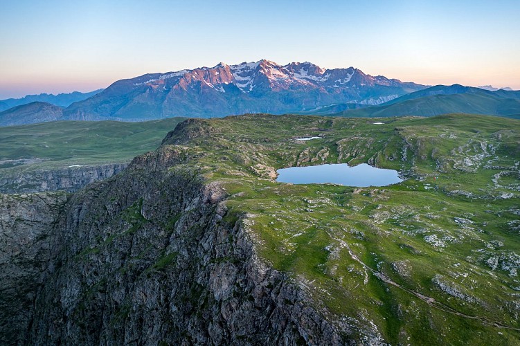 Le plateau d'Emparis et ses lacs - lac noir et lac lérié_La Grave