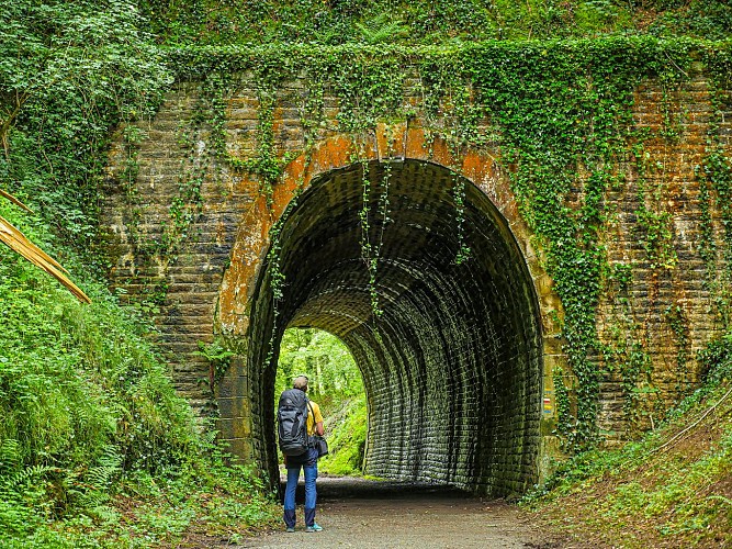 Corrèze Tourisme_GR46_Uzerche_Ancien Tunnel du POC_© David Genestal_juin 2024