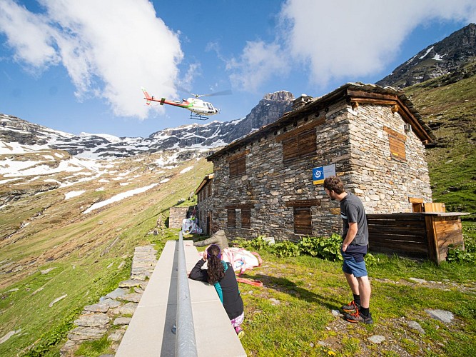 Hiking to the Arpont refuge