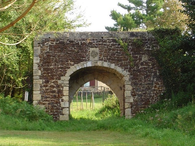 Sore en VTT, histoire d'un village médiéval au bord de la petite Leyre