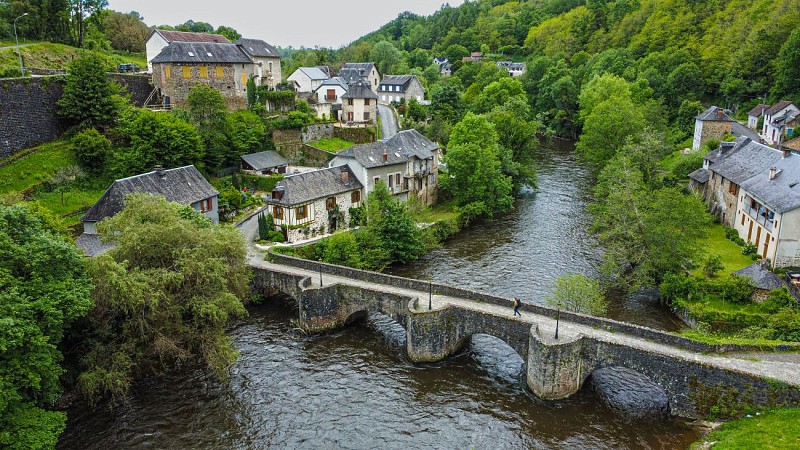 Corrèze Tourisme_GR46_Vieux Pont de Vigeois_© David Genestal_juin 2024