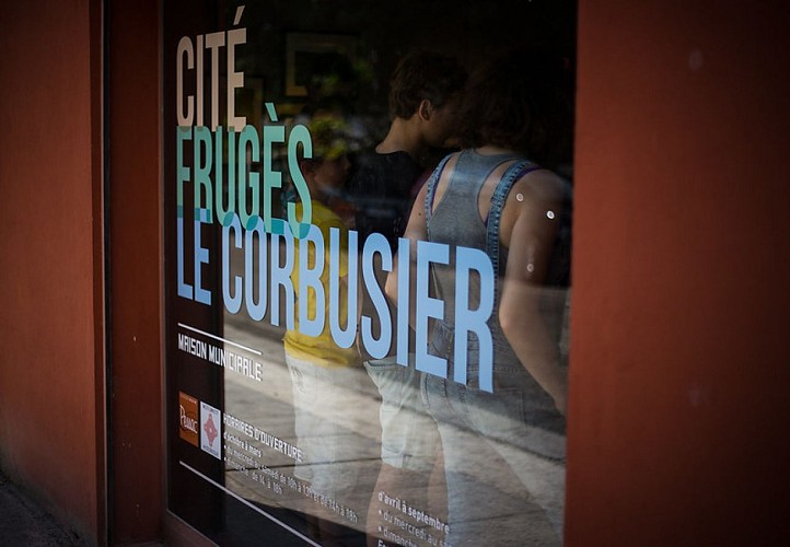 28319323920_f03e35d5c6_c