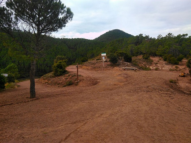 Croisement vers le Col des Monges