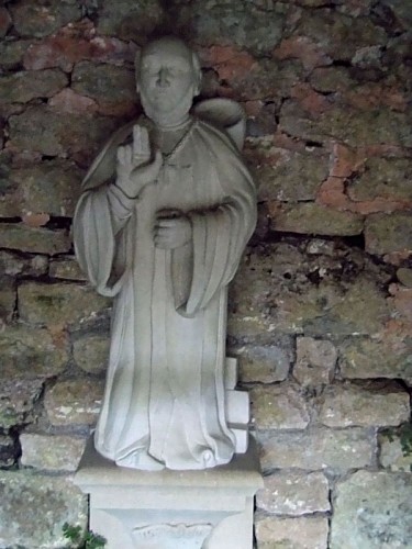 Statue de Saint Robert de Molesme lavoir Collan