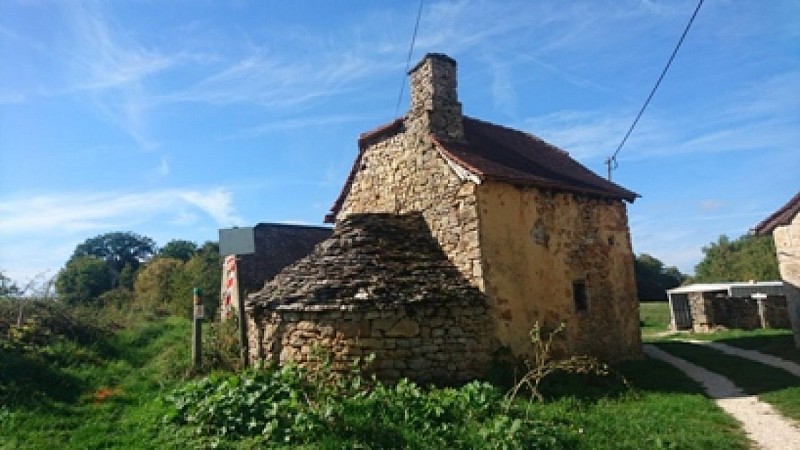 A fouràpainbouclecourtedebouch