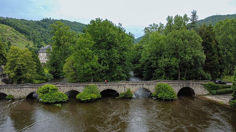 Corrèze Tourisme_GR46_Vieux Pont Le Saillant_© David Genestal_juin 2024