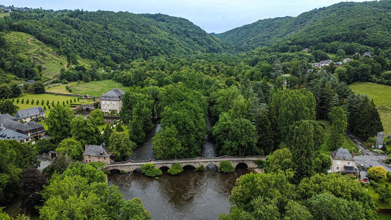 Corrèze Tourisme_GR46_Gorges de la Vézère Le Saillant_© David Genestal_juin 2024