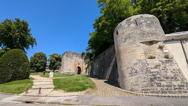 Porte de Soissons et Tour Penchée