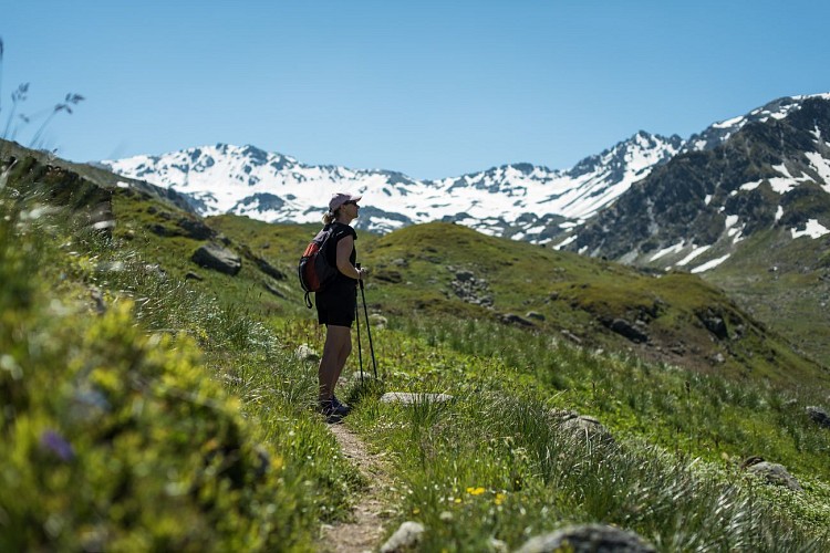 Grands Lacs par le refuge de Terre Rouge