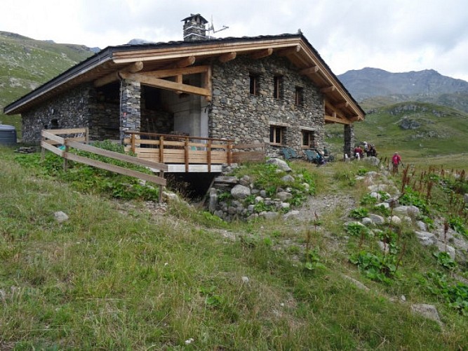 Grands Lacs par le refuge de Terre Rouge