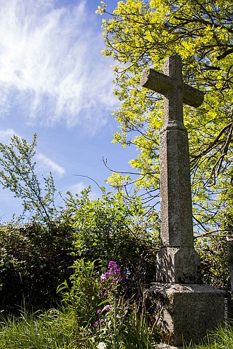 Azay croix chemin avant la Trébesse