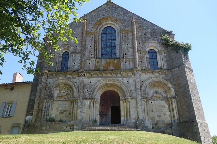 Parthenay St Pierre façade