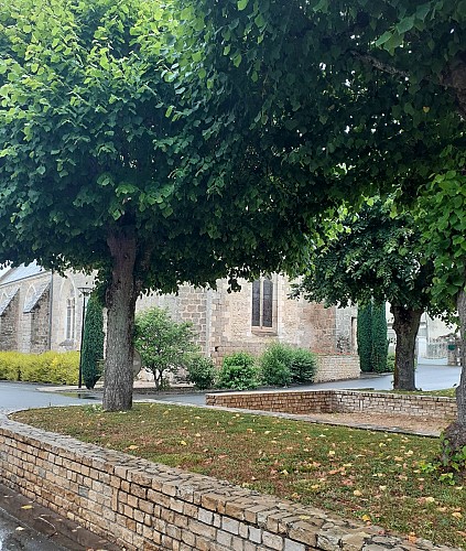 PLACE DES CLOITRES MENIGOUTE