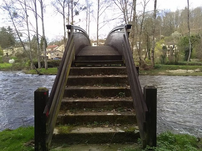 passerelle sur la Gartempe