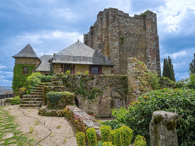 Corrèze Tourisme_GR46_Château de Turenne intérieur (2)_© David Genestal_juin 2024