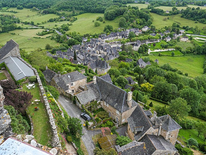 Corrèze Tourisme_GR46_Village de Turenne_© David Genestal_juin 2024